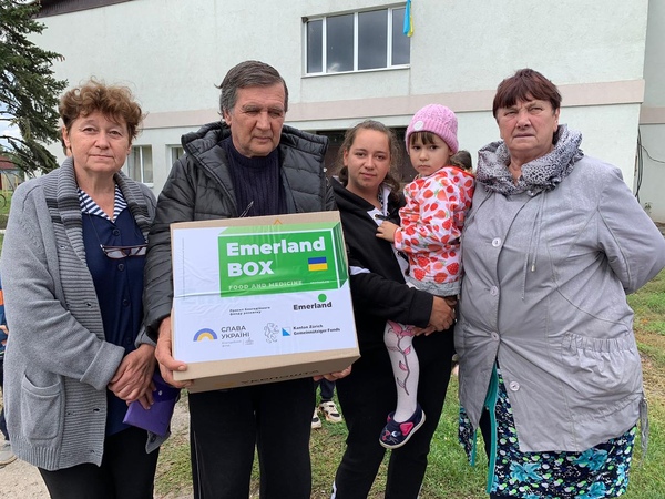 EMERLAND BOX: HAND-TO-HAND HELP FOR EVERYONE